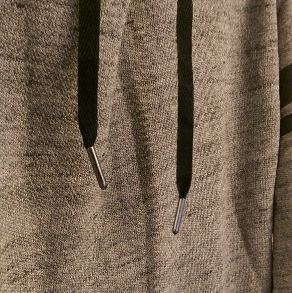 Hoodie in Heathered Grey - Picture 5 of 7